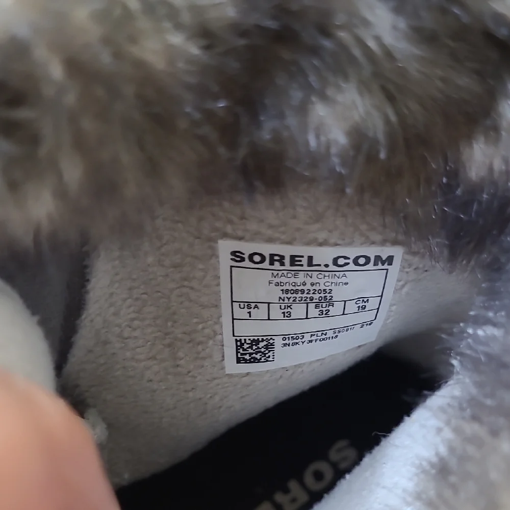 Sorel Gray‎ Suede Winter Boots with Pink Laces for girl zise 1 new no tag